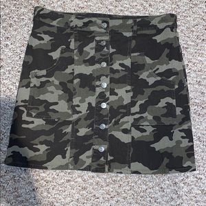 Camouflage mini skirt
